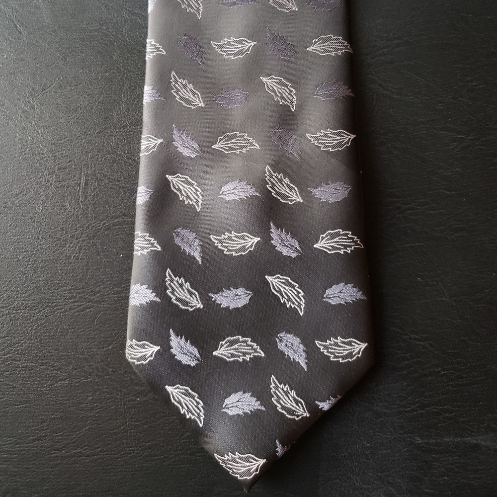 Brooks Brothers men's 100% silk tie, NEW